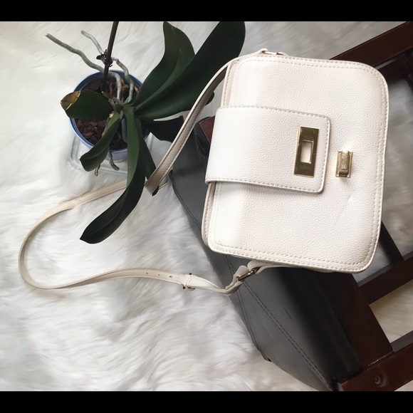 🩸Forever21 Crossbody White/Black 💋 - Picture 7 of 13